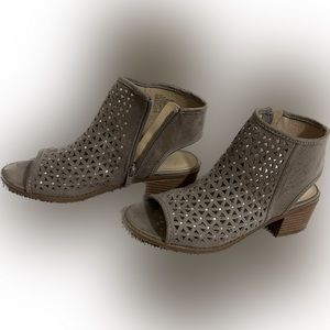 Girls open toed bootie